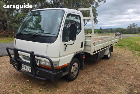 White 2004 Mitsubishi Other Ute Tray