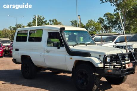 White 1999 Toyota Landcruiser (4X4) 11 Seat