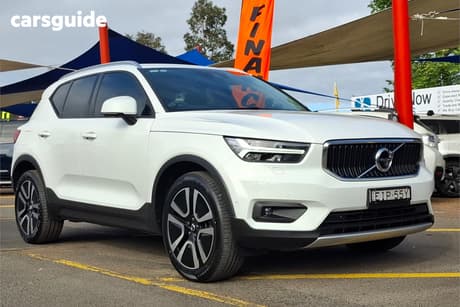 White 2020 Volvo XC40 Wagon T4 Momentum (Fwd)