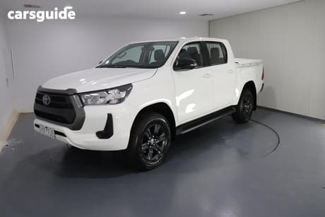 White 2023 Toyota Hilux Double Cab Pick Up Sr Hi-Rider (4X2)