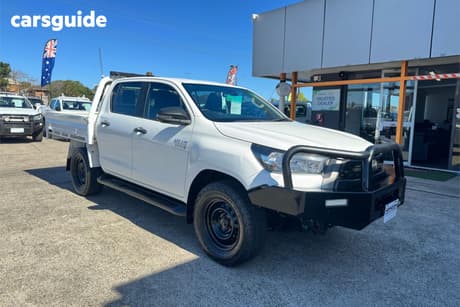 White 2022 Toyota Hilux Double Cab Chassis Sr (4X4)