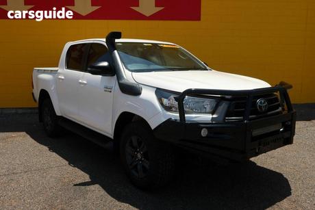 White 2023 Toyota Hilux Double Cab Pick Up Sr (4X4)