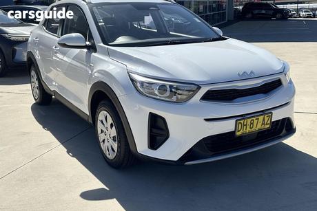 White 2022 Kia Stonic Wagon S