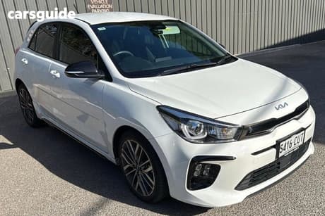 White 2023 Kia RIO Hatchback Gt-Line