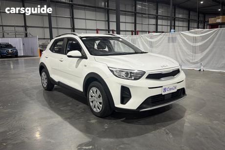 White 2023 Kia Stonic Wagon S