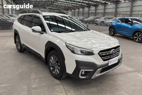 White 2023 Subaru Outback Wagon Awd