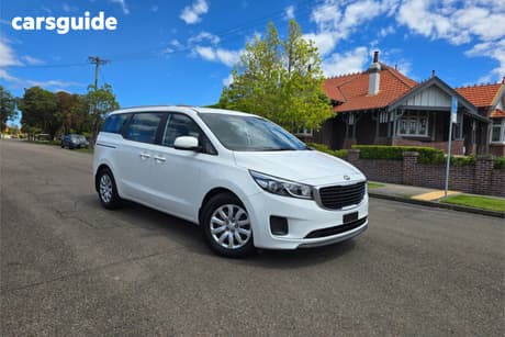 White 2015 Kia Carnival Wagon S