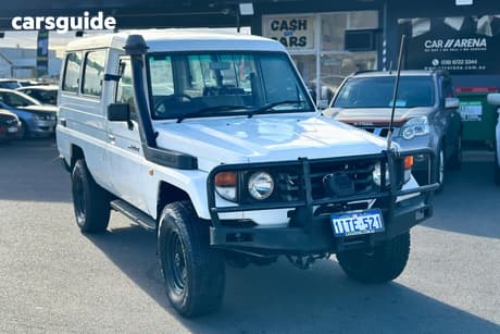 White 2006 Toyota Landcruiser SUV (4X4) 11 SEAT HZJ78R
