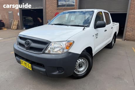 White 2006 Toyota Hilux Dual Cab Pick-up Workmate