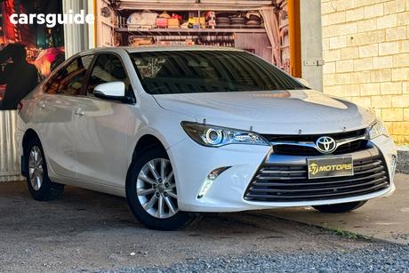 White 2016 Toyota Camry Sedan Altise