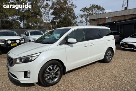 White 2017 Kia Carnival Wagon Sli