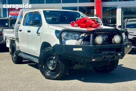White 2022 Toyota Hilux Double Cab Pick Up Sr (4X4)