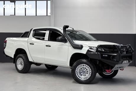White 2018 Mitsubishi Triton Double Cab Pick Up Glx (4X4)