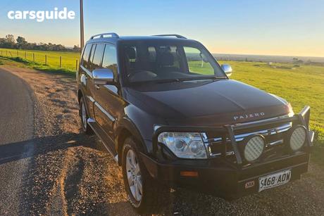 Black 2011 Mitsubishi Pajero Wagon Rx (4X4)