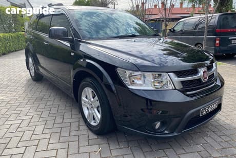 Black 2015 Fiat Freemont Wagon Urban