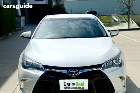 White 2015 Toyota Camry Sedan Atara Sl Hybrid