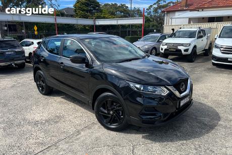 Black 2018 Nissan Qashqai Wagon St