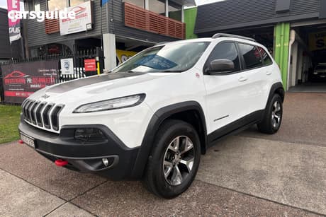 White 2015 Jeep Cherokee Wagon Trailhawk (4X4)