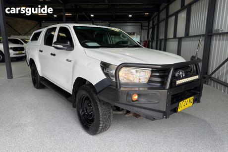 White 2017 Toyota Hilux Dual Cab Utility Workmate (4X4)