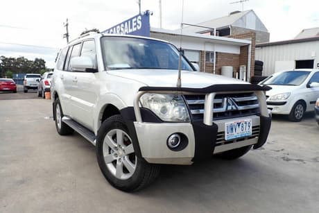 White 2007 Mitsubishi Pajero SUV VR-X