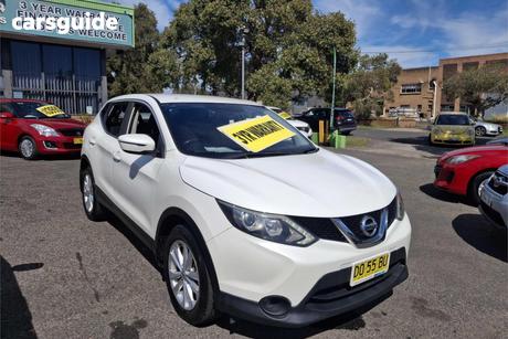 White 2014 Nissan Qashqai Wagon Ts