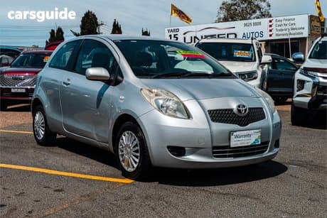 Silver 2005 Toyota Yaris Hatchback Yr