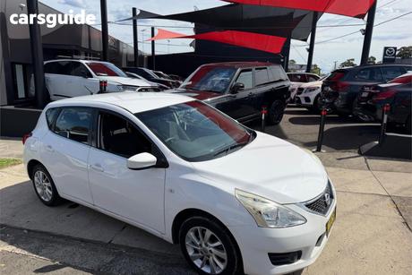 White 2014 Nissan Pulsar Hatchback St