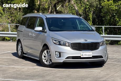Silver 2015 Kia Carnival Wagon Si