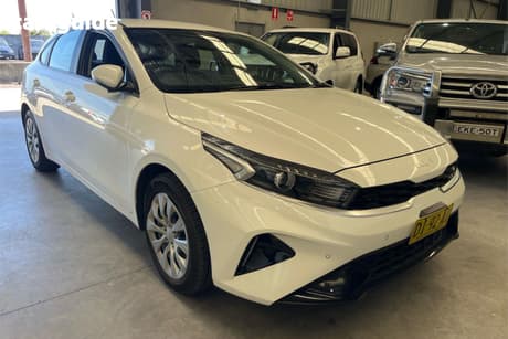 White 2023 Kia Cerato Hatchback S