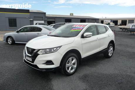 White 2018 Nissan Qashqai Wagon St