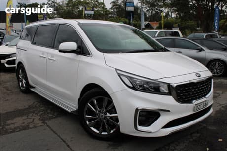 White 2018 Kia Carnival Wagon Platinum