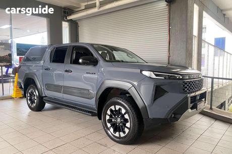 Grey 2026 Toyota Hilux Double Cab Pick Up Sr5 48V + Prem. Interior (4X4)