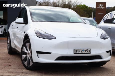 White 2023 Tesla Model Y Wagon Rear-Wheel Drive