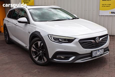 White 2018 Holden Calais Liftback V
