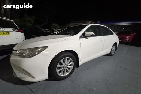 White 2017 Toyota Camry Sedan Altise