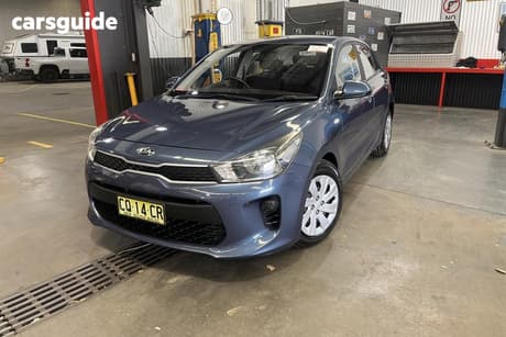 Blue 2017 Kia RIO Hatchback S