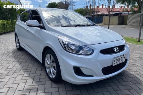 White 2018 Hyundai Accent Hatchback Sport