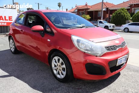 Red 2014 Kia RIO Hatchback S
