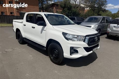 White 2018 Toyota Hilux Double Cab Pick Up Sr Hi-Rider