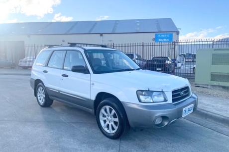White 2004 Subaru Forester Wagon Xs