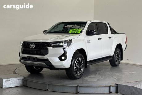 White 2025 Toyota Hilux Double Cab Pick Up Sr5 48V (4X4)