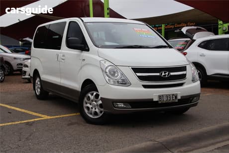 White 2010 Hyundai Imax Wagon