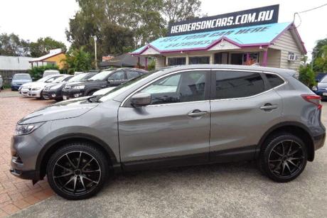Grey 2019 Nissan Qashqai Wagon St