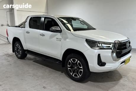 White 2022 Toyota Hilux Double Cab Chassis Sr5 (4X4)