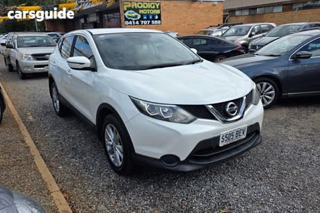 White 2014 Nissan Qashqai Wagon St (4X2)