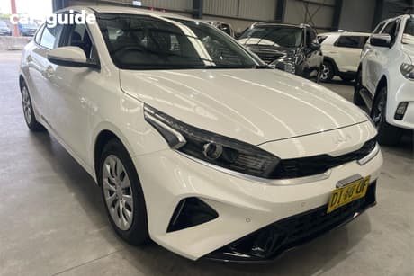 White 2024 Kia Cerato Hatchback S