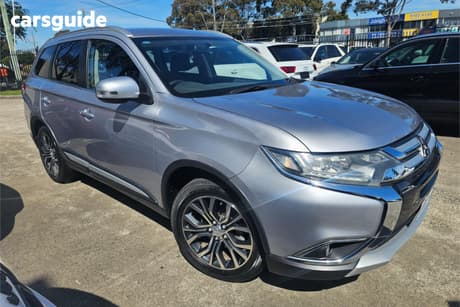 Silver 2017 Mitsubishi Outlander Wagon Ls (4X2)