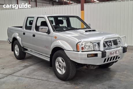 Silver 2014 Nissan Navara Dual Cab Pick-up St-R (4X4)