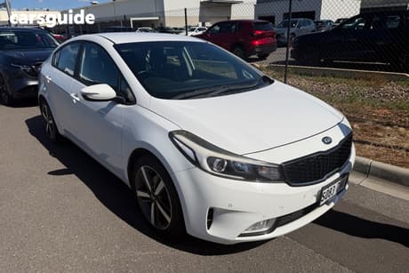 White 2018 Kia Cerato Sedan Sport+
