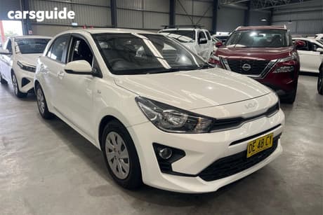 White 2023 Kia RIO Hatchback S